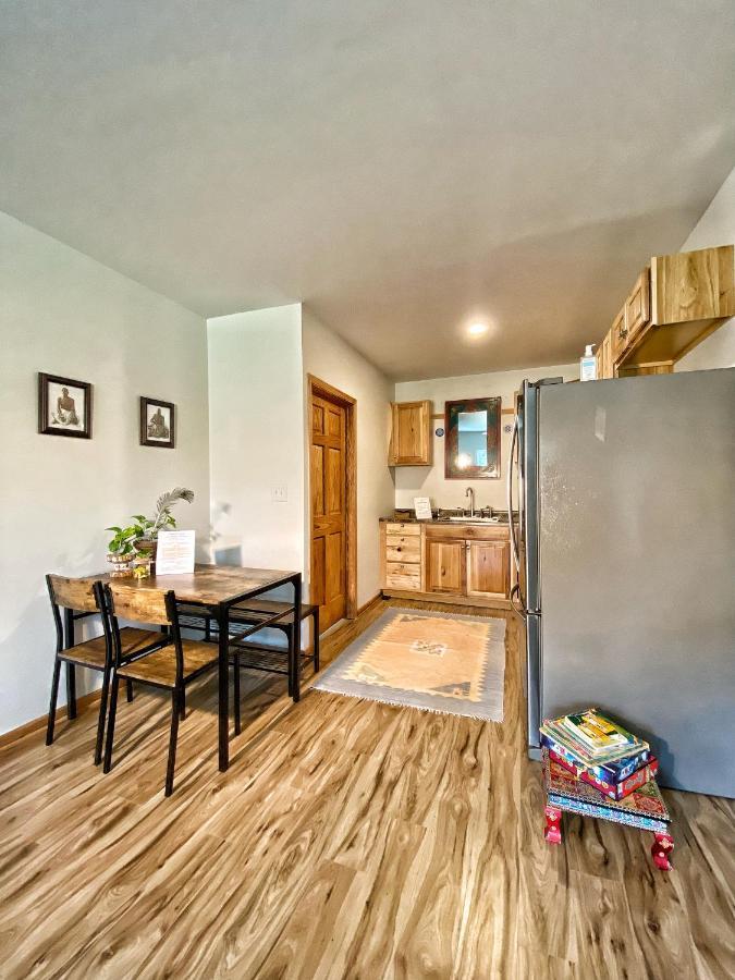 Apartament Giriraja Ashraya Moundsville Zewnętrze zdjęcie